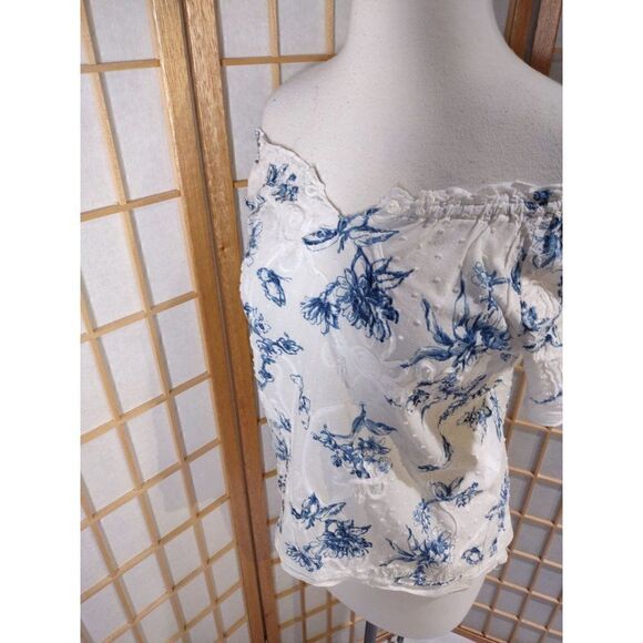 Lemon Grass Sm Embroidered Top - Picture 15 of 16